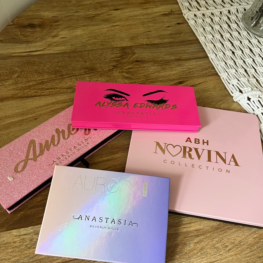 Anastasia Beverly Hills Eyeshadow Palette Bundle